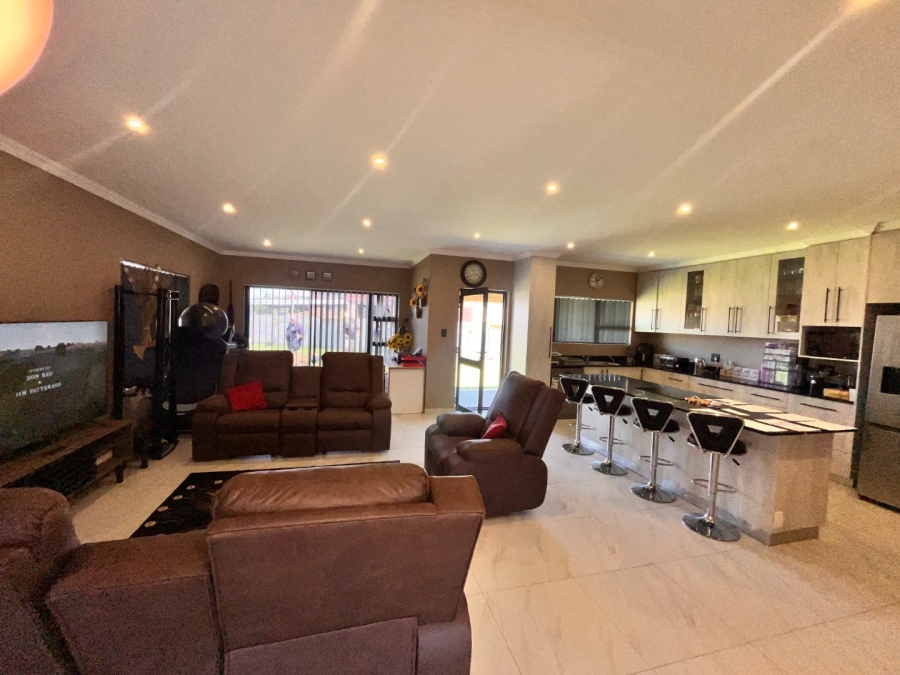 3 Bedroom Property for Sale in Wavecrest Eastern Cape